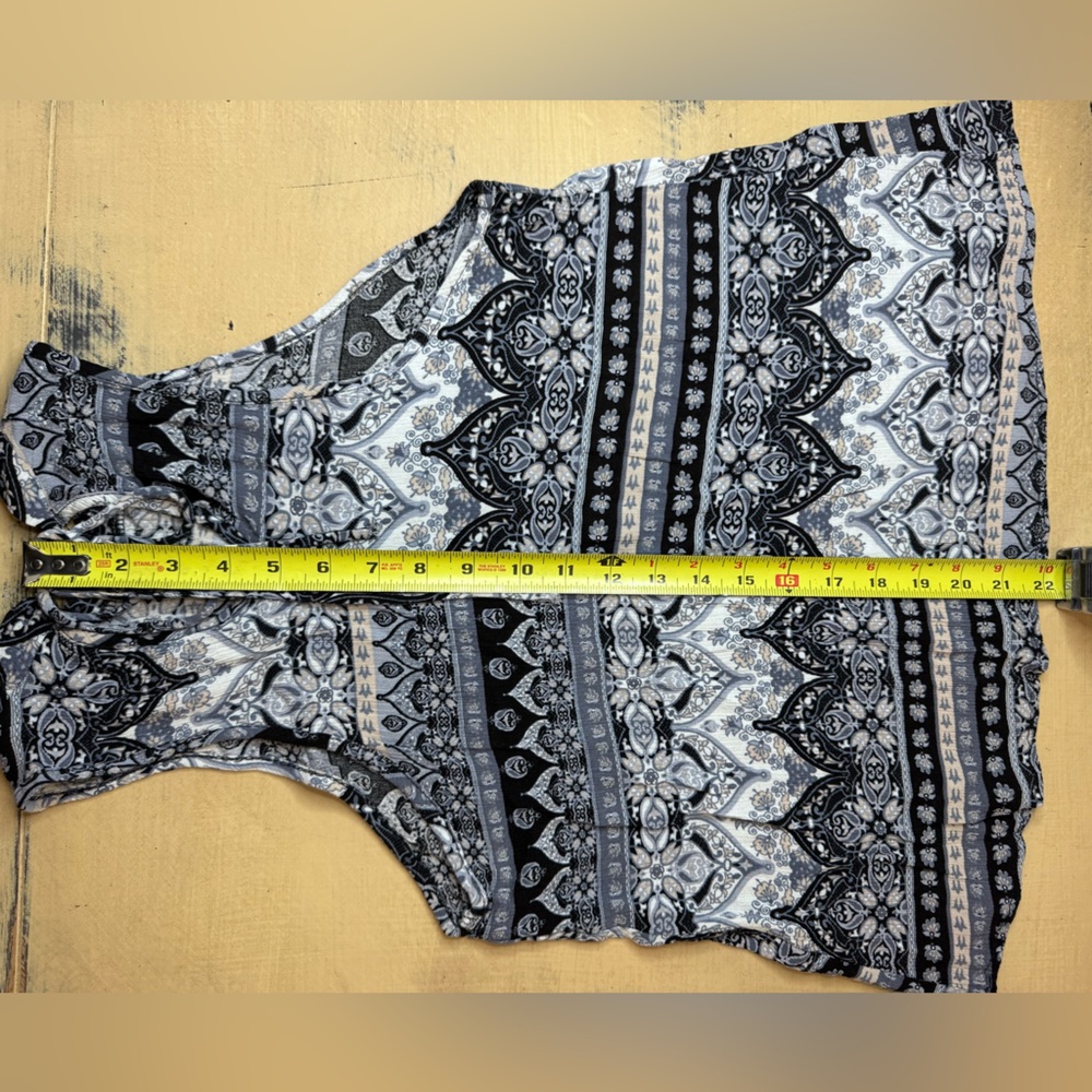 Acemi Women's Black and Gray Patterned Top - Picture 5 of 5